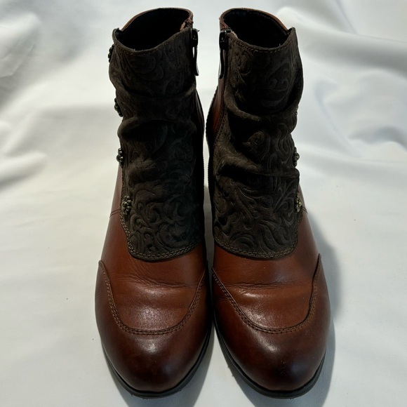 L’ARTISTE Sz 40 Heel Booties Steampunk Vibes Leather Suede Ruched Shaft Buttons - Picture 3 of 14